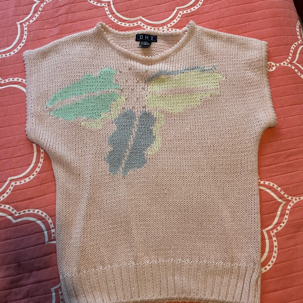 Vintage 80’s light pink short sleeves sweater with pearl beaded accents